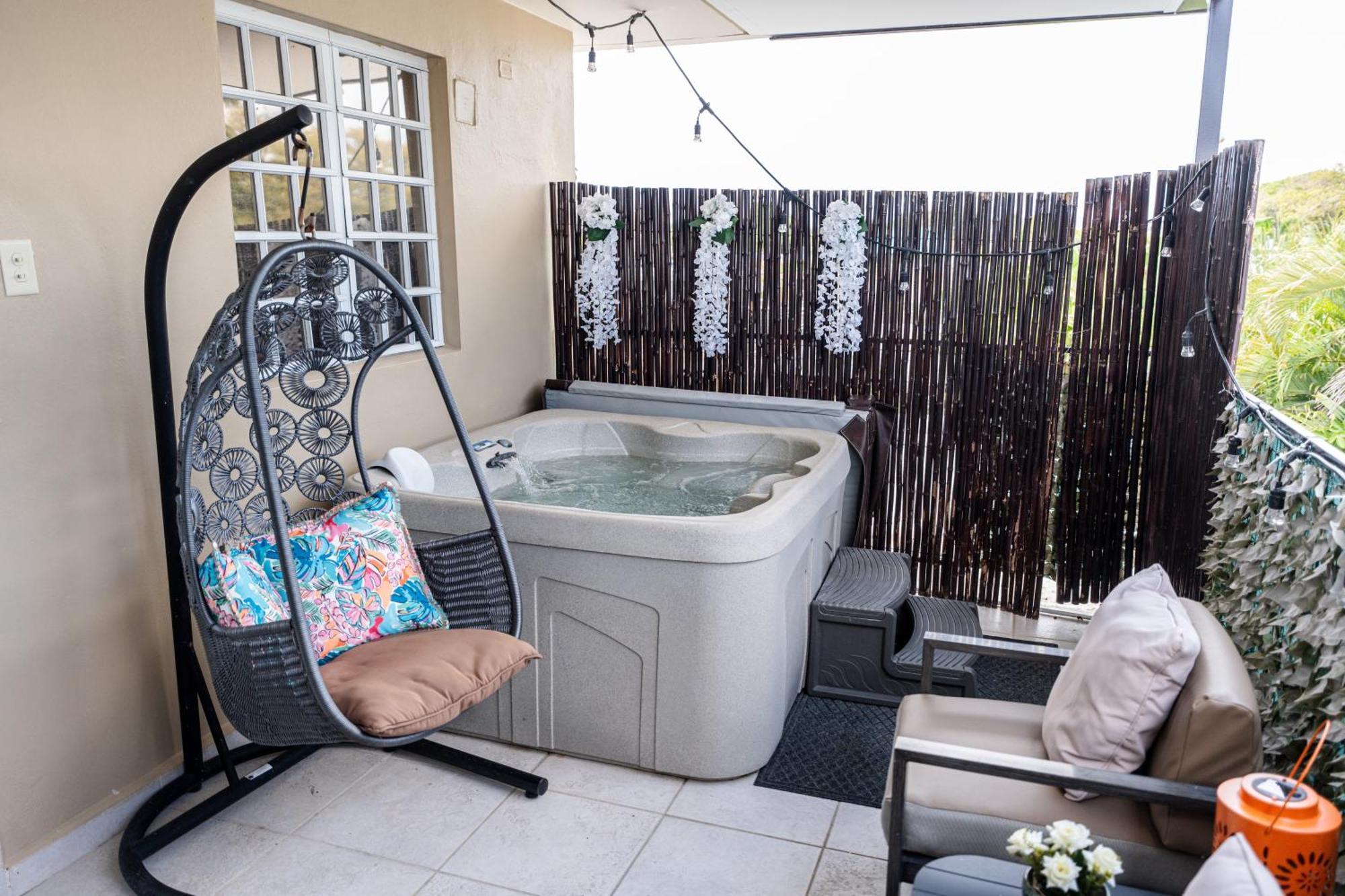 Private Jacuzzi Oasis With Mountain Views And Free Parking Lägenhet Ponce Exteriör bild