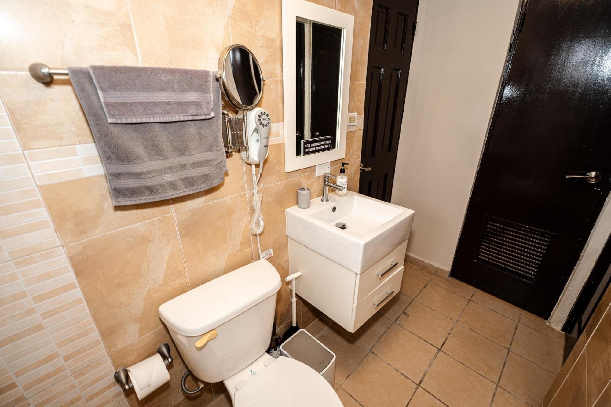 Private Jacuzzi Oasis With Mountain Views And Free Parking Lägenhet Ponce Exteriör bild