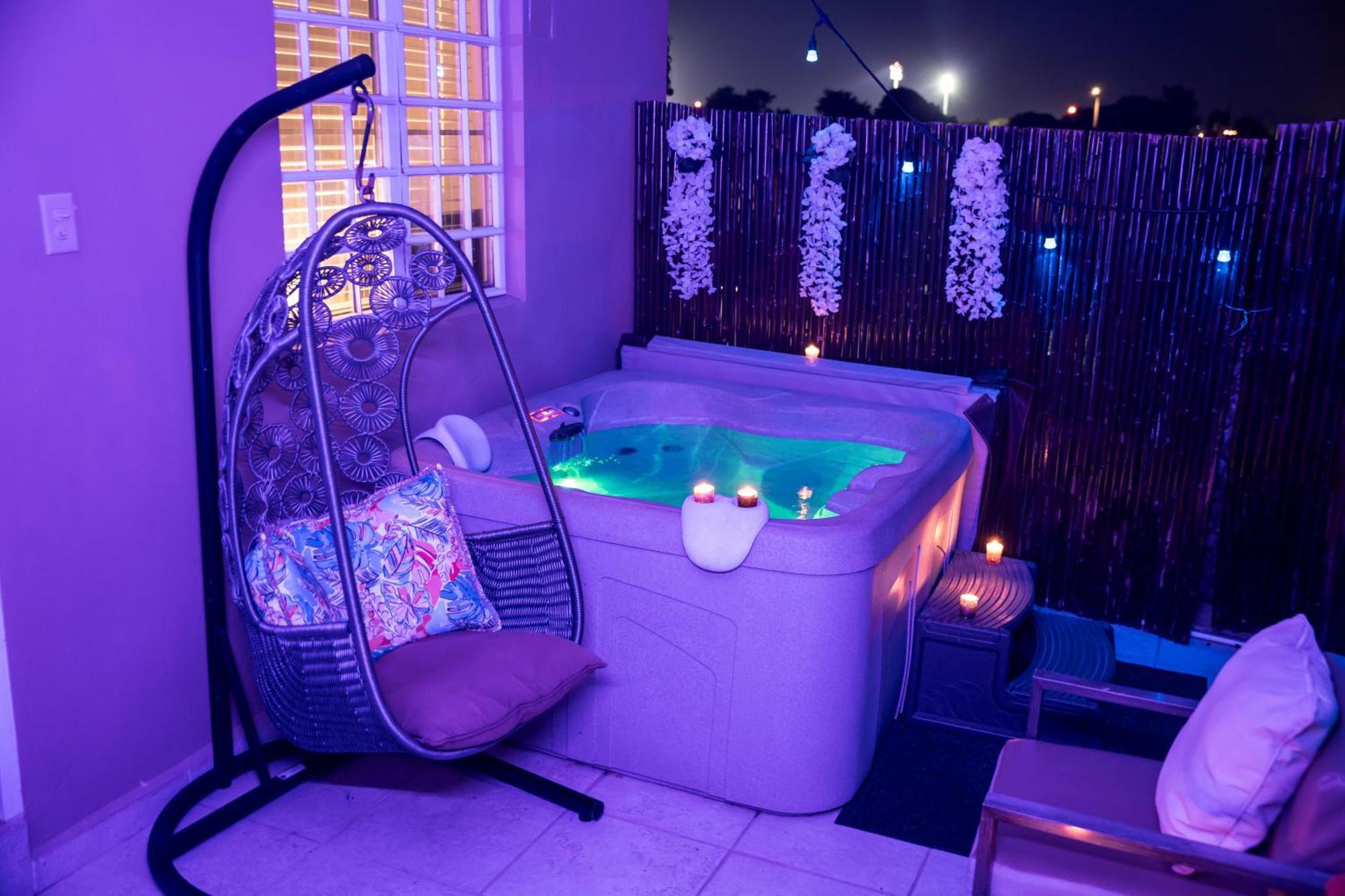 Private Jacuzzi Oasis With Mountain Views And Free Parking Lägenhet Ponce Exteriör bild
